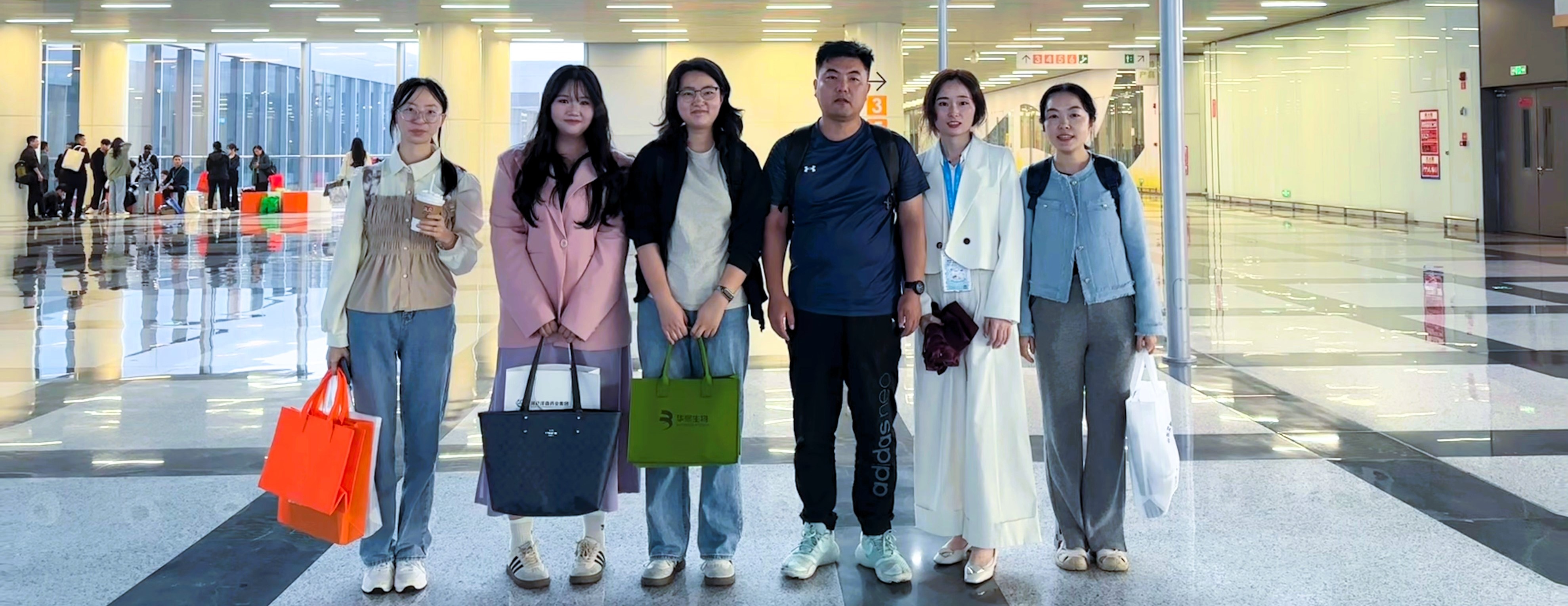 西安莱纳生物科技工作照